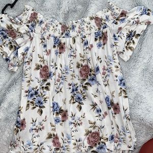 American eagle soft and sexy off the shoulder shirt!
